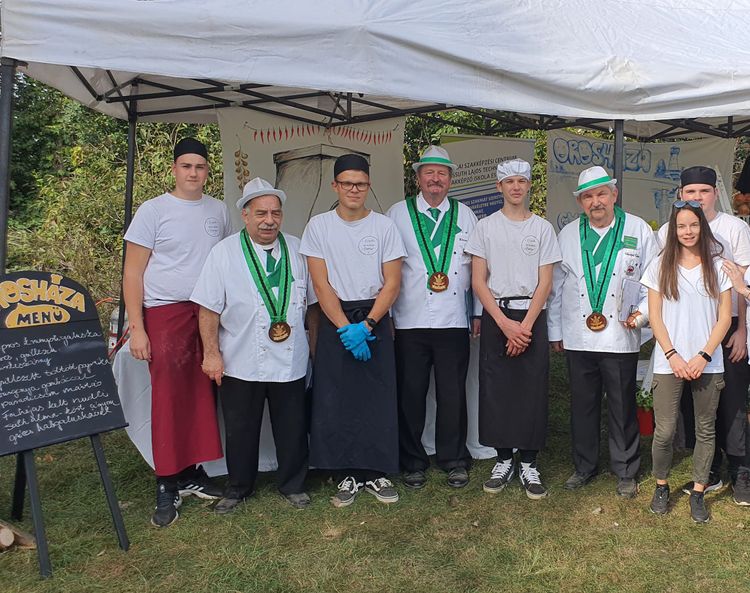  XI. Kárpát-medencei Ifjúsági Szabadtéri főző és sütemény készítő versenyen